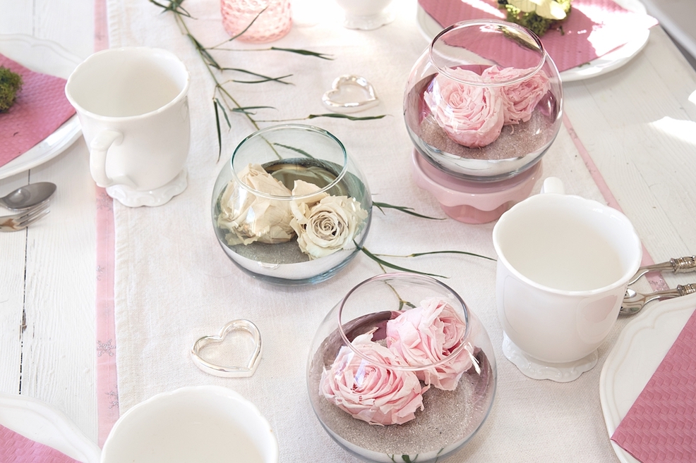 Fr�hlingshafte Tischdeko mit Fink Living Teelichthaltern