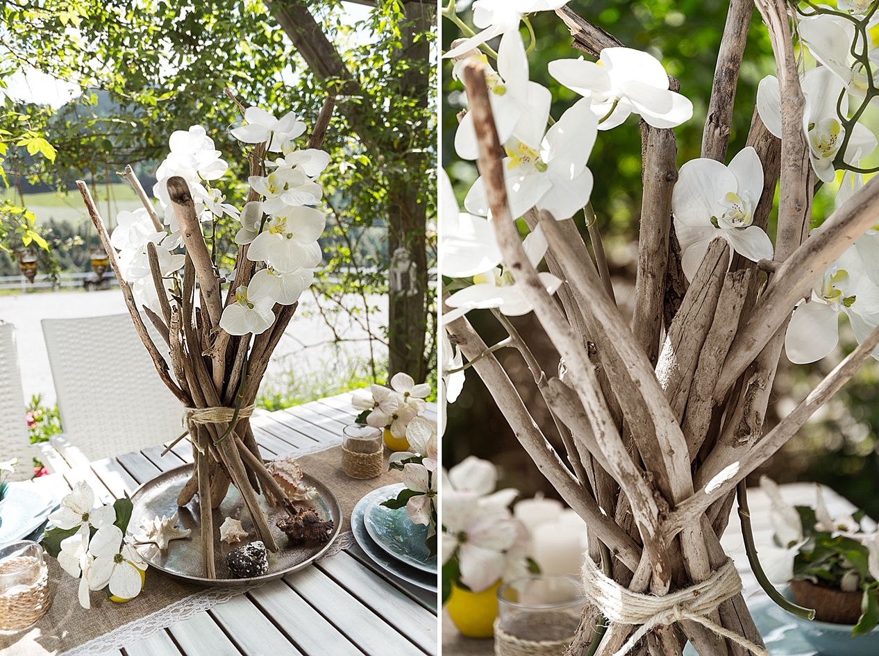 Sommerliche Tischdeko mit maritimen Schwemmholz & Blumen